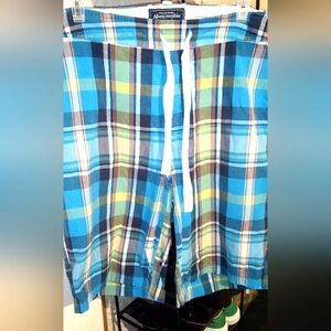EUC Abercrombie Blue Plaid with Drawstring/Pockets Shorts Size XL Inseam 12"